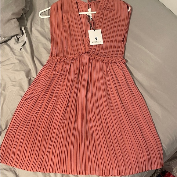 Elegant Pink Pleated Mini Dress - Picture 1 of 1